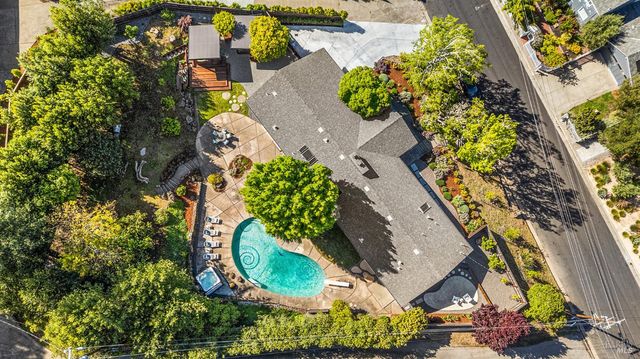 18 Dutch Valley Ln, San Anselmo, CA 94960