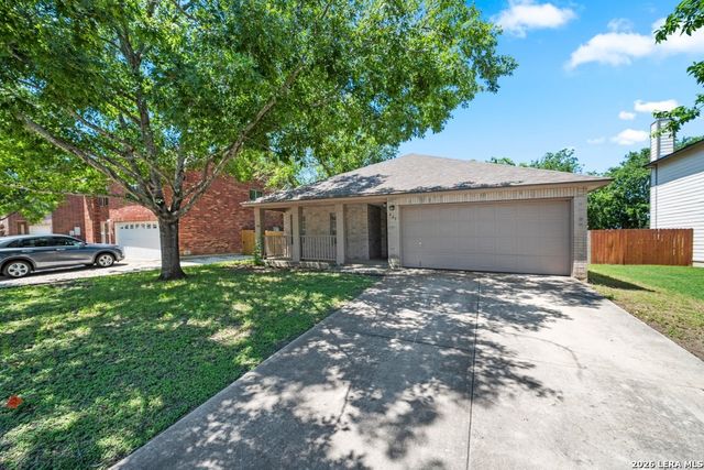 823 PINEHURST DR, New Braunfels, TX 78130
