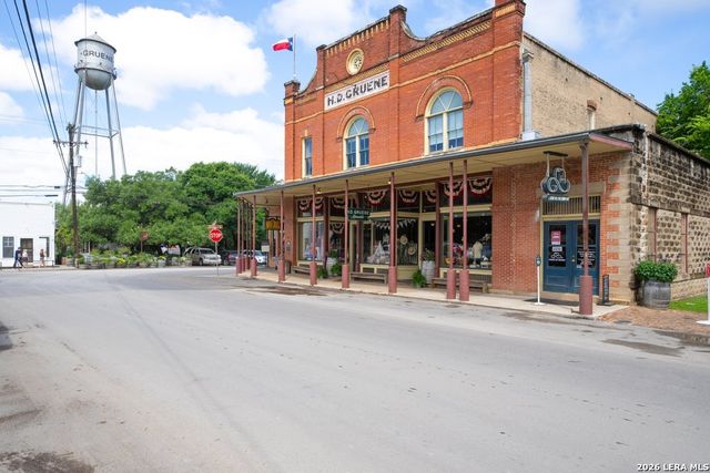 823 PINEHURST DR, New Braunfels, TX 78130