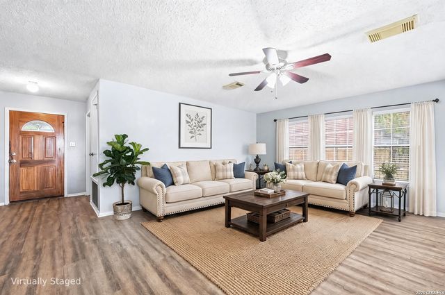823 PINEHURST DR, New Braunfels, TX 78130