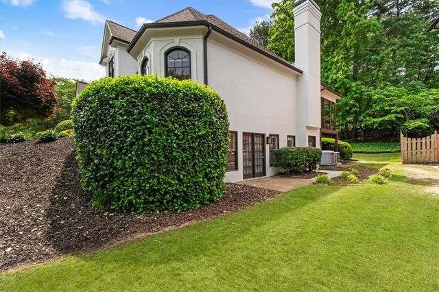 9170 Nesbit Lakes Drive, Roswell, GA 30022