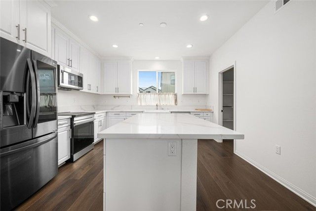 5860 LINDEN 8, Long Beach, CA 90805