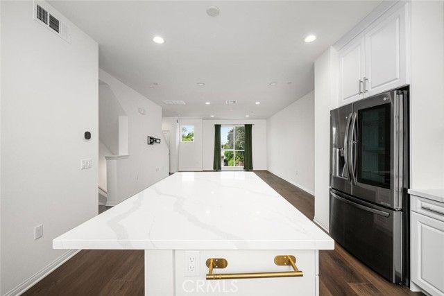 5860 LINDEN 8, Long Beach, CA 90805