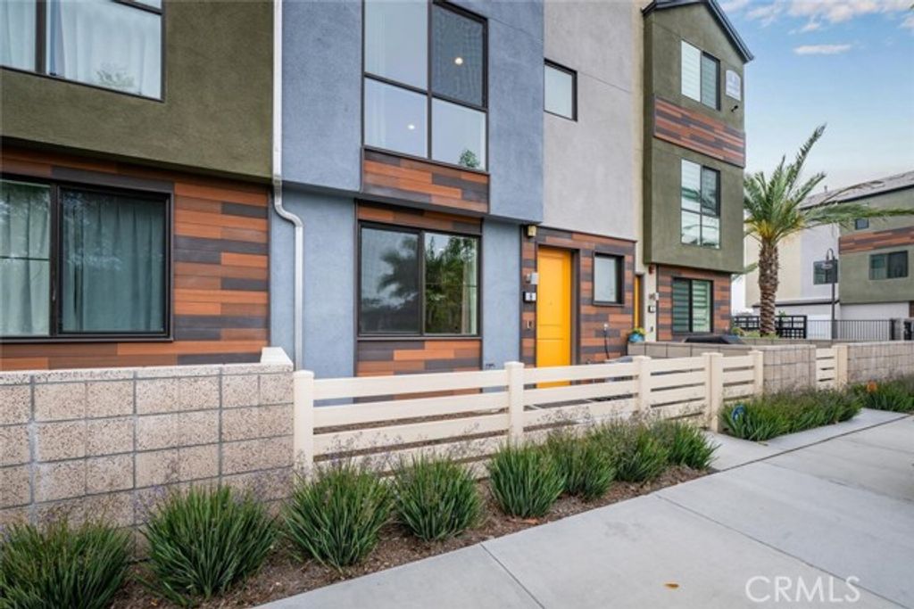 5860 LINDEN 8, Long Beach, CA 90805