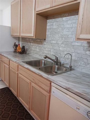 2901 NW 48th Ave 367, Lauderdale Lakes, FL 33313