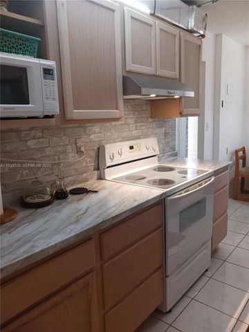 2901 NW 48th Ave 367, Lauderdale Lakes, FL 33313