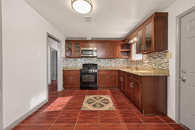 1450 Maryknoll Drive, Houston, TX 77015