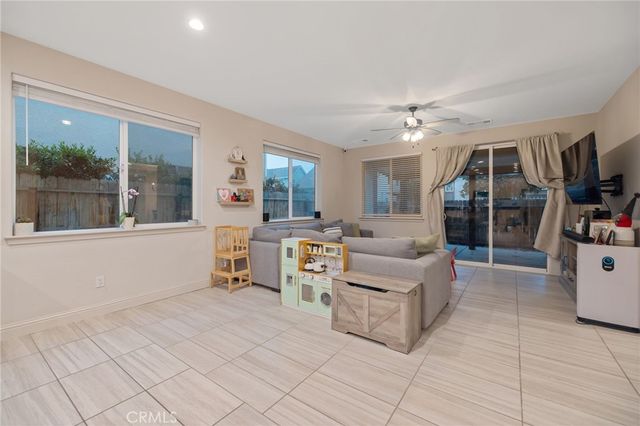 3433 W Milan, Visalia, CA 93277