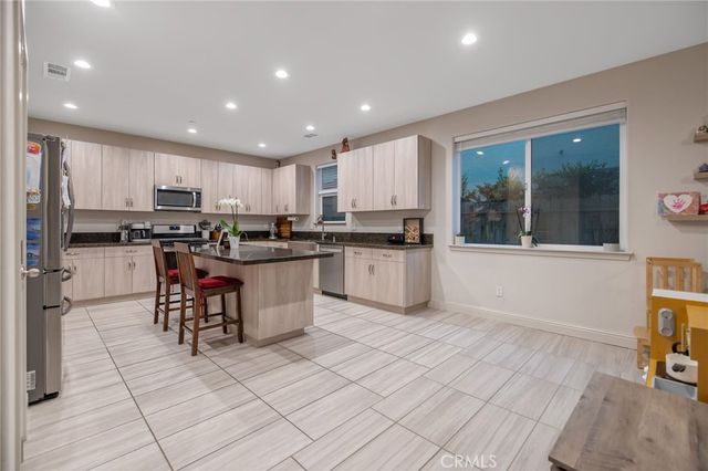 3433 W Milan, Visalia, CA 93277