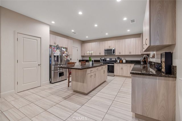 3433 W Milan, Visalia, CA 93277