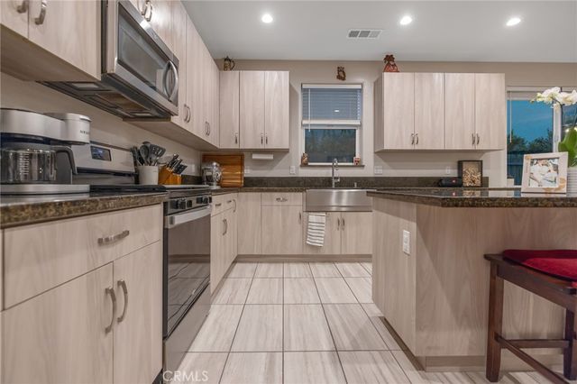 3433 W Milan, Visalia, CA 93277