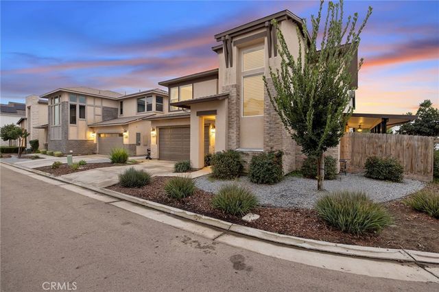 3433 W Milan, Visalia, CA 93277