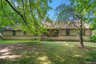 1500 Rustic Lane, Walled Lake, MI 48390