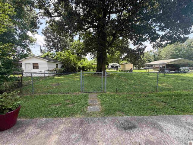2632 Goodman, Paducah, KY 42003