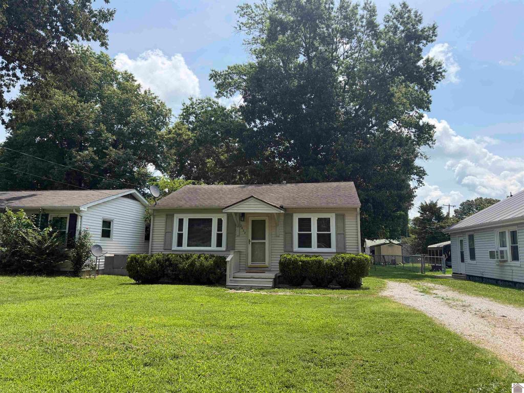 2632 Goodman, Paducah, KY 42003