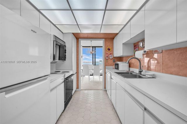 5510 N Ocean Drive 19B, Singer Island, FL 33404