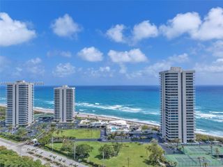 5510 N Ocean Drive 19B, Singer Island, FL 33404