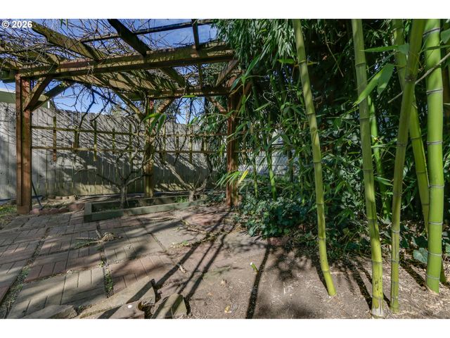 715 ELLSWORTH St, Eugene, OR 97402