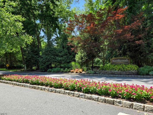 814 Hemlock Ct, Norwood Boro, NJ 07648