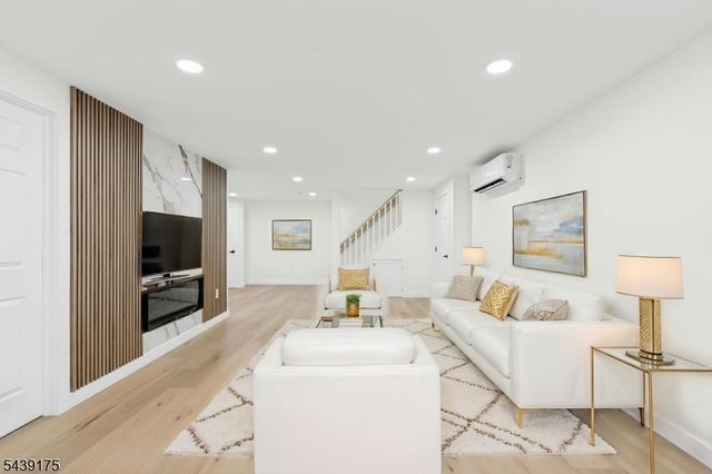 814 Hemlock Ct, Norwood Boro, NJ 07648