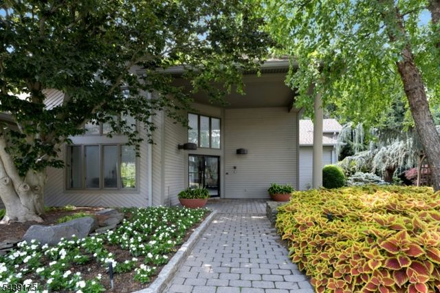 814 Hemlock Ct, Norwood Boro, NJ 07648