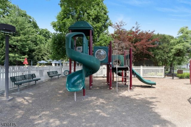 814 Hemlock Ct, Norwood Boro, NJ 07648
