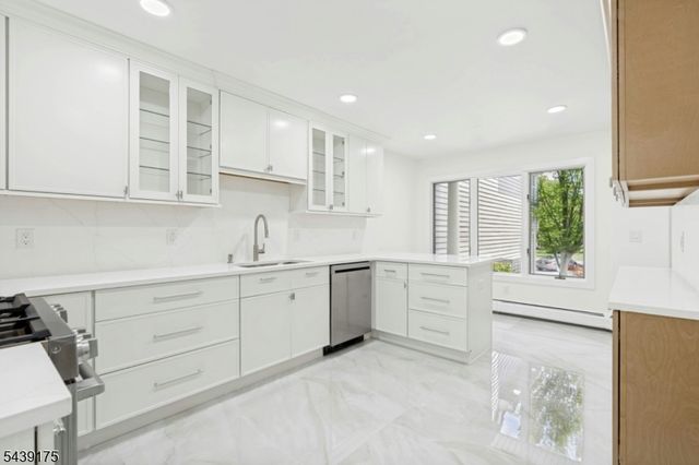 814 Hemlock Ct, Norwood Boro, NJ 07648