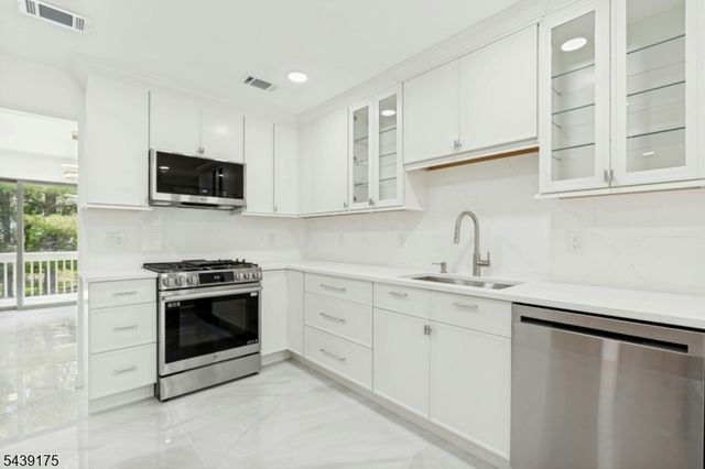 814 Hemlock Ct, Norwood Boro, NJ 07648