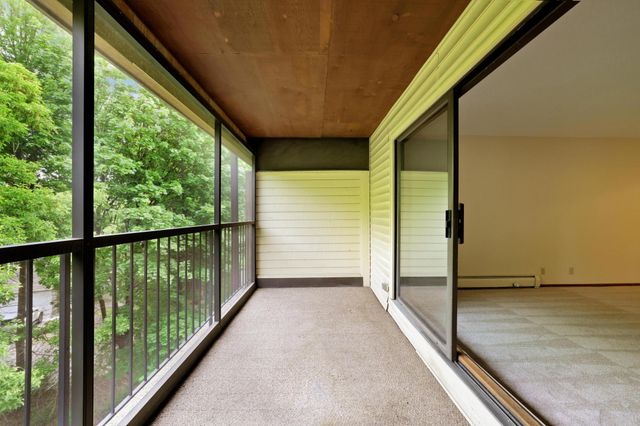 10441 Greenbrier Road 311, Minnetonka, MN 55305