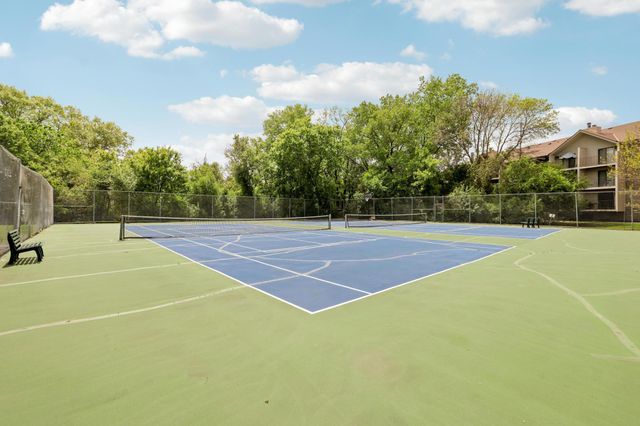 10441 Greenbrier Road 311, Minnetonka, MN 55305