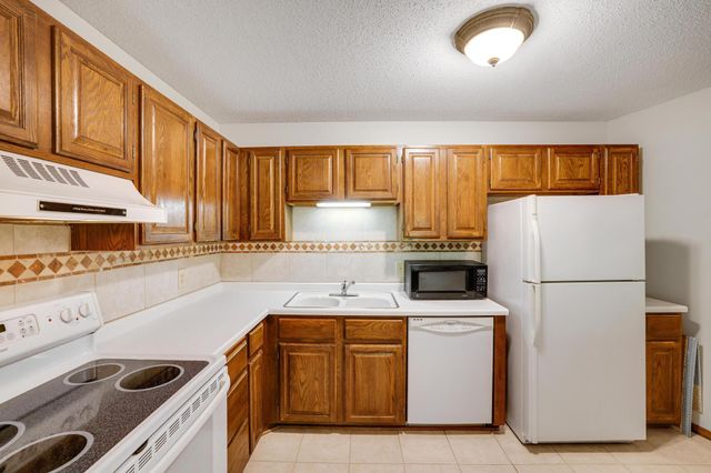 10441 Greenbrier Road 311, Minnetonka, MN 55305