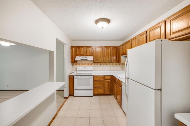 10441 Greenbrier Road 311, Minnetonka, MN 55305