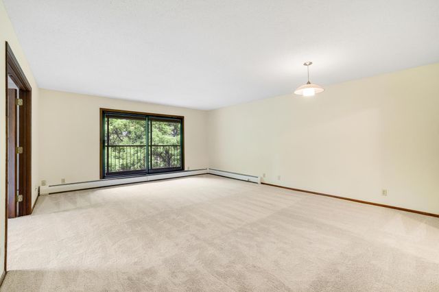 10441 Greenbrier Road 311, Minnetonka, MN 55305
