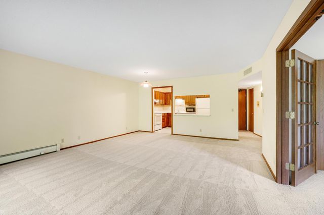 10441 Greenbrier Road 311, Minnetonka, MN 55305