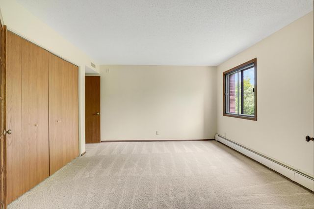 10441 Greenbrier Road 311, Minnetonka, MN 55305