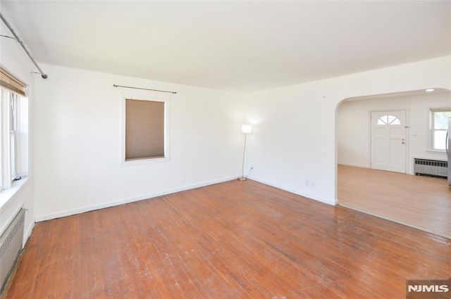 54 Avenue B, Lodi, NJ 07644