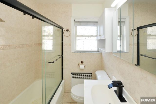 54 Avenue B, Lodi, NJ 07644