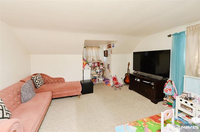 54 Avenue B, Lodi, NJ 07644