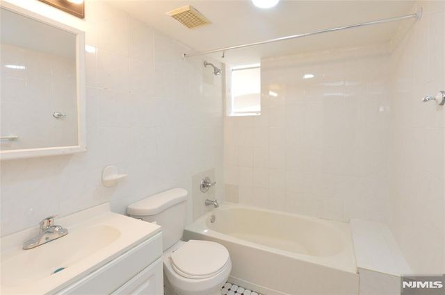 54 Avenue B, Lodi, NJ 07644