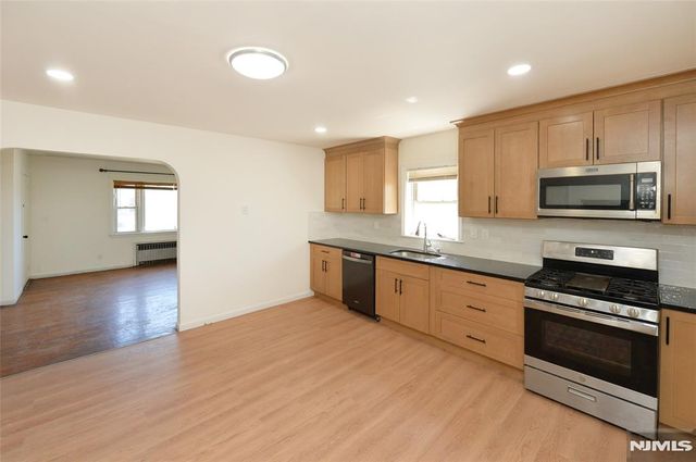 54 Avenue B, Lodi, NJ 07644