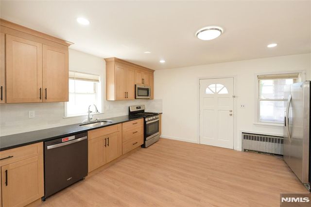 54 Avenue B, Lodi, NJ 07644