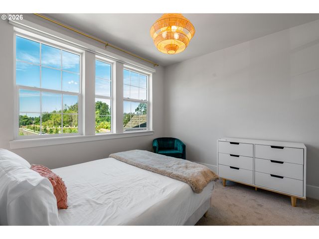 13602 Sw 165TH Ave, Tigard, OR 97223