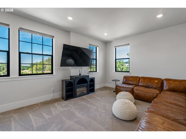 13602 Sw 165TH Ave, Tigard, OR 97223