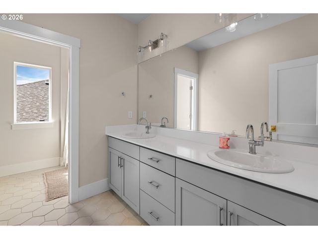 13602 Sw 165TH Ave, Tigard, OR 97223