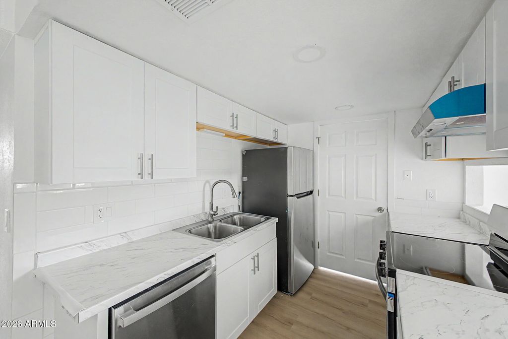 3422 N 12TH Place, Phoenix, AZ 85014 — photo 2