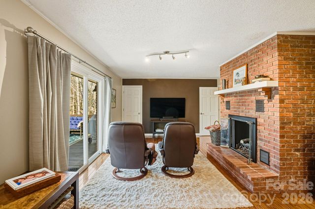 7 Brushwood Road, Asheville, NC 28804