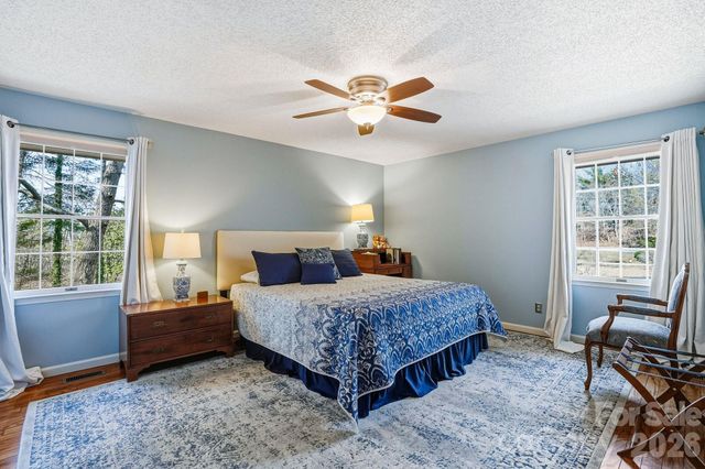 7 Brushwood Road, Asheville, NC 28804