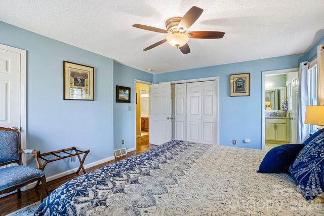 7 Brushwood Road, Asheville, NC 28804