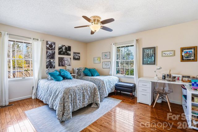 7 Brushwood Road, Asheville, NC 28804