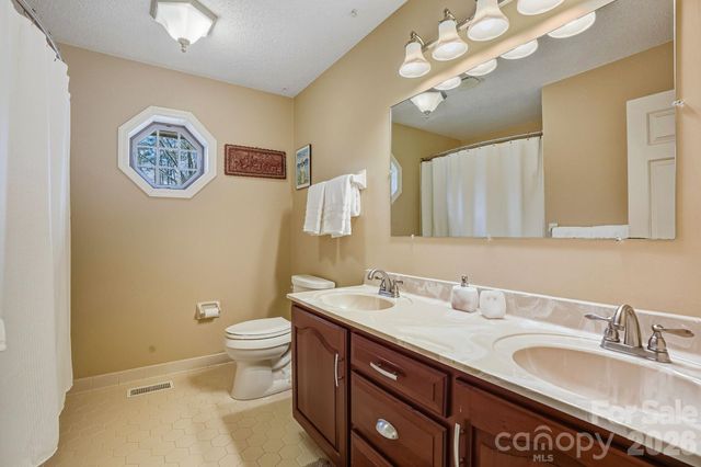 7 Brushwood Road, Asheville, NC 28804